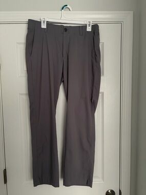 Under Armour Men's Light Gray Showdown Dress Pants